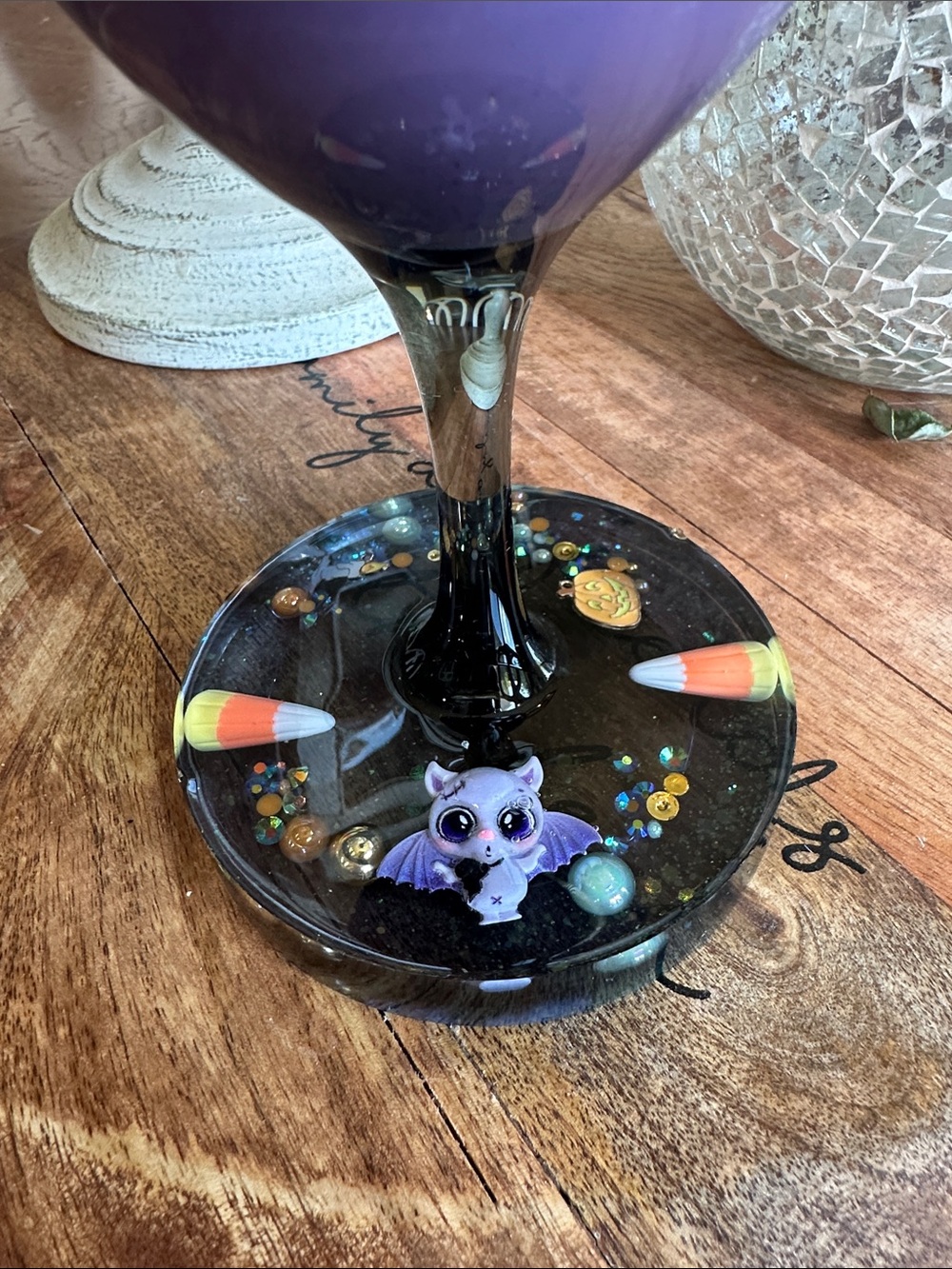 👻black tinted🎃 wine glass candle with epoxy resin base - Picture 5 of 5